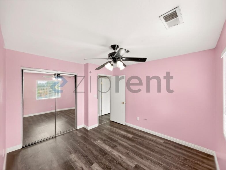 Building Photo - Unit