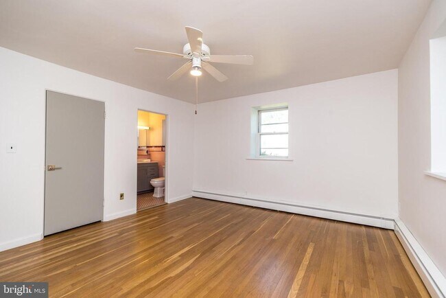 Building Photo - 932 Croton Rd