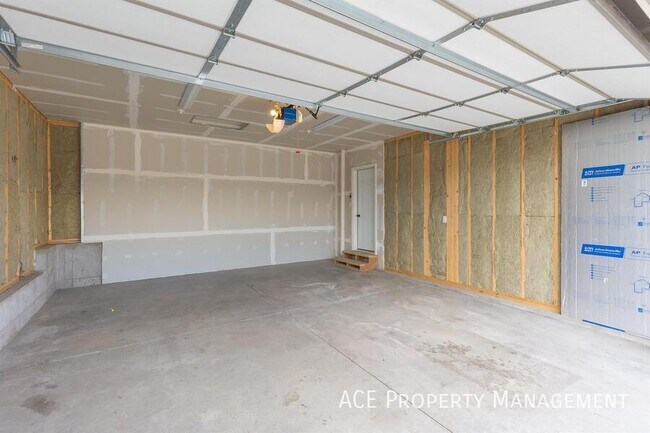 Building Photo - 653 Rachel Ln