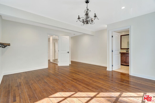 Building Photo - 10587 Holman Ave