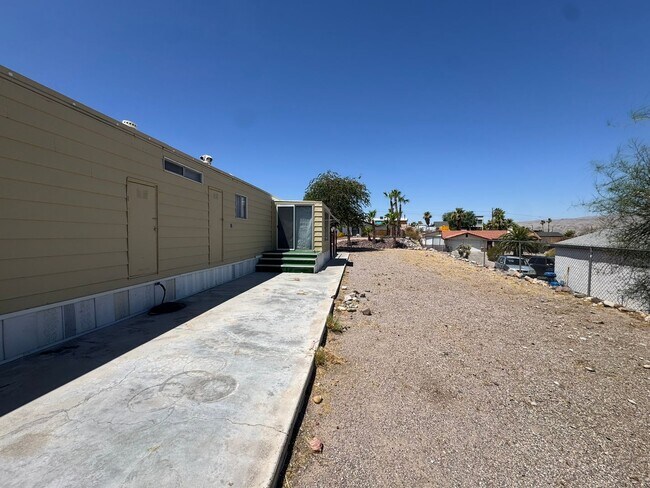 Building Photo - 2BRE 2BA close to Hwy 95, Shopping, Parks, Colorado River
