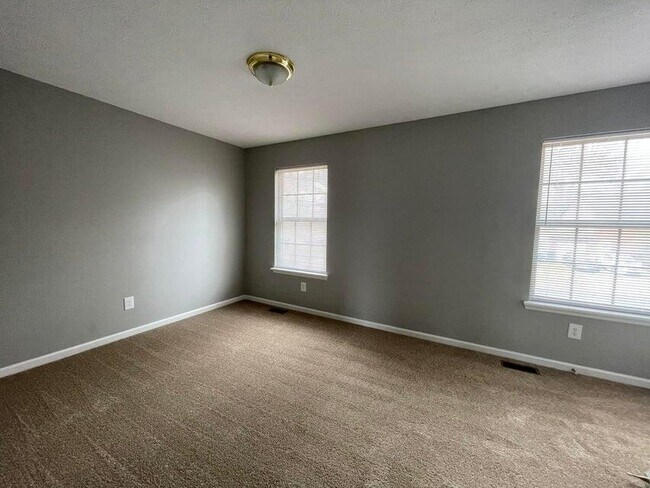 Building Photo - 205 Tanbark Dr