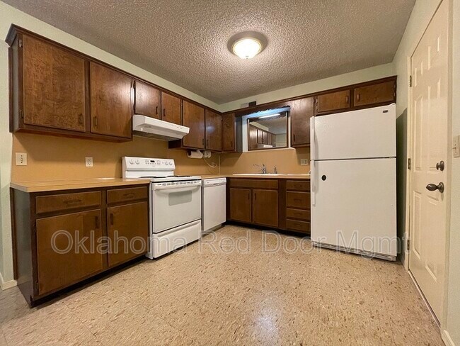 Building Photo - 1600 NE 5th St