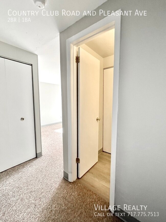 Building Photo - 605 Country Club Rd