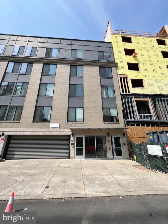 Building Photo - 4217 Chestnut St