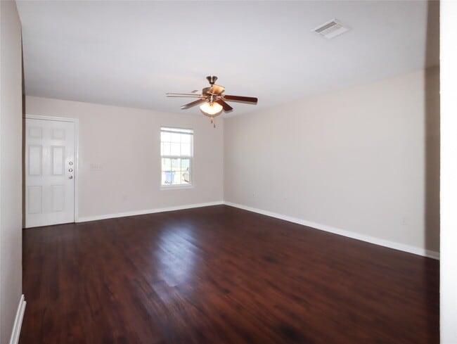 Building Photo - 7413 Blue Jay Dr