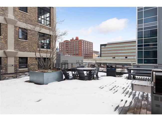 Building Photo - 525 N 3rd St