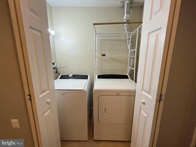 Building Photo - 11353 Cromwell Ct