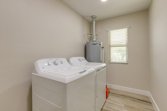 Building Photo - 10320 W Sierra Dawn Dr