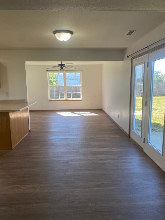 Building Photo - 16830 Huntington Ln