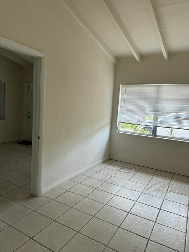 Building Photo - 191 Marguerita Dr