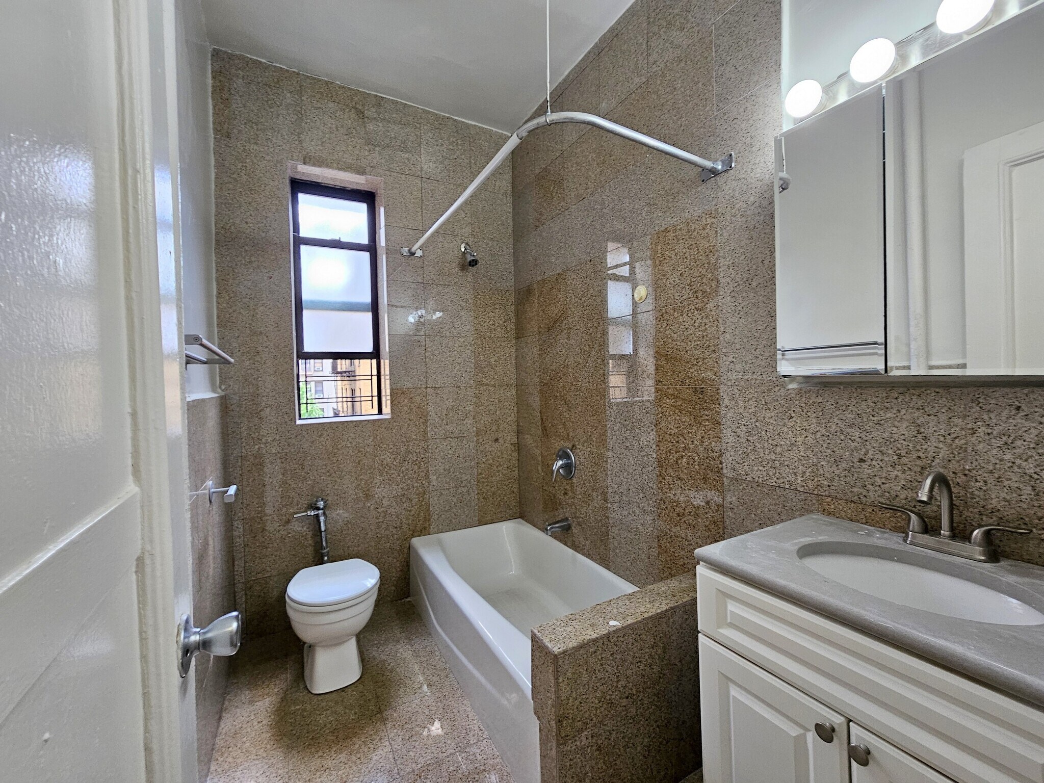 Building Photo - 664 W 163rd St