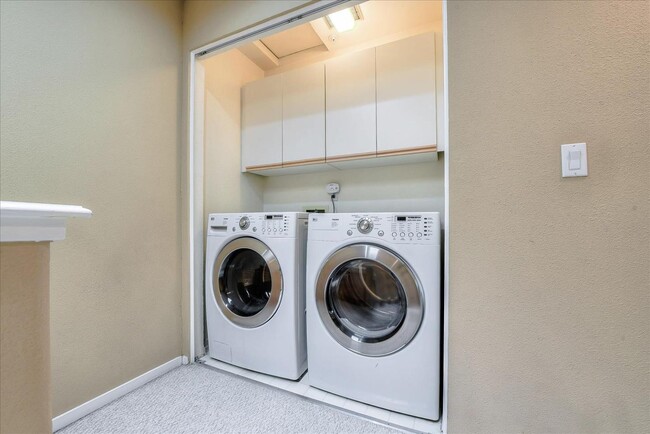 Building Photo - 990 Alpine Terrace