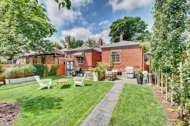 Building Photo - Gorgeous duplex near Cherry Creek!