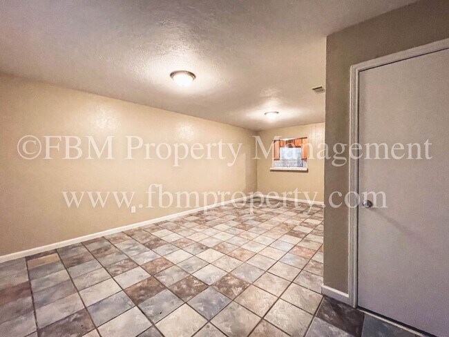 Building Photo - 2534 W Sycamore Ave - 2 Bedroom, 1 Bathroom Apartment Home in Corsicana, TX