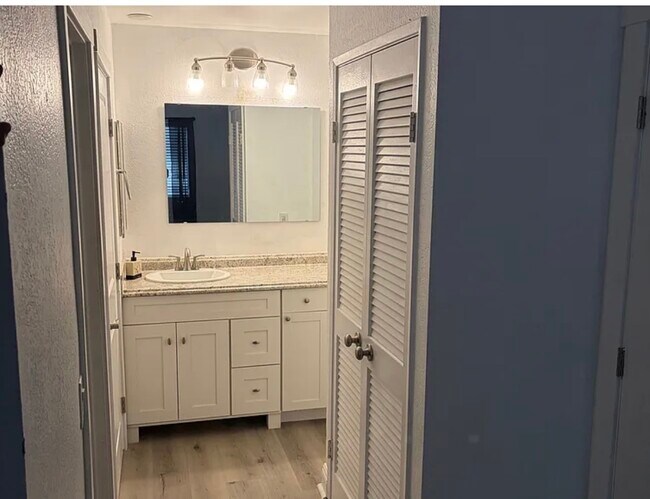 Building Photo - 2920 Briarwood Rd