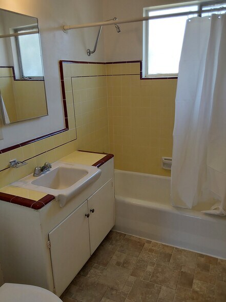 Building Photo - 3058 Luna Dr