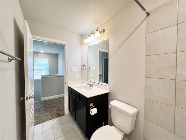 Building Photo - 5000-5002 Villas Dr