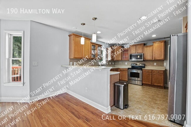 Building Photo - 190 Hamilton Way