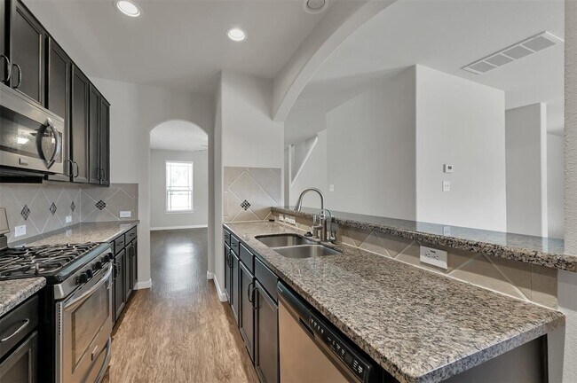 Building Photo - 946 Fife Dr