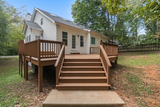 Building Photo - Pittsboro Three Bedroom Home with Large bonus August Availability!
