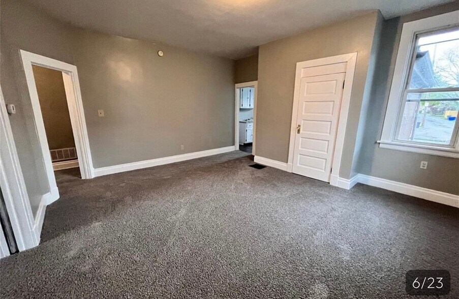 Building Photo - 1100 10th St