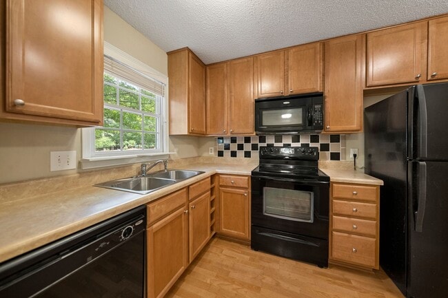 Building Photo - WOW!! Great Location! Quite neighborhood, close to everything