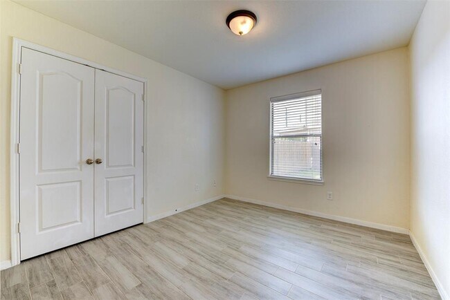 Building Photo - 7906 Yaupon View Dr