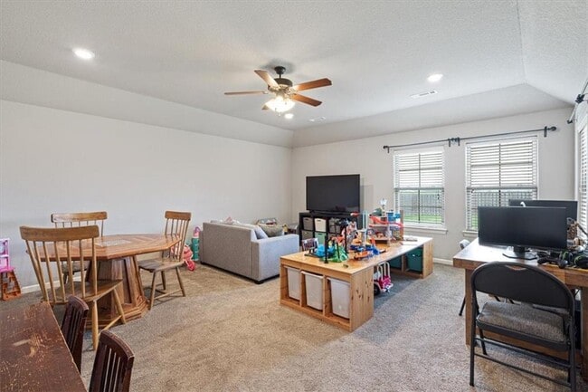 Building Photo - 711 Tamarron Dr