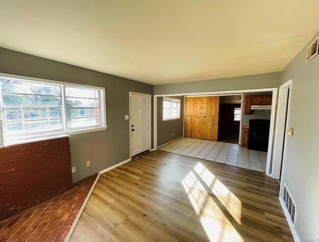 Building Photo - 1653 N Yarbrough Ct