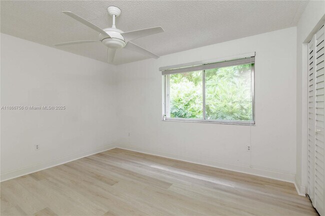 Building Photo - 4670 SW 154th Pl