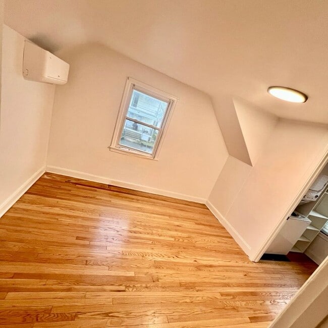 Building Photo - 182 Norfolk Ave