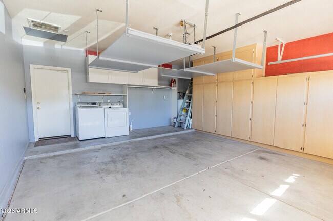 Building Photo - 7421 S Kachina Dr