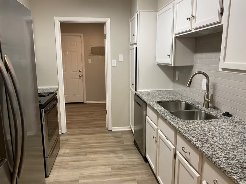 Building Photo - 4903 Sanderson Ln