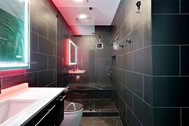 Building Photo - 1010 Belmont Pl