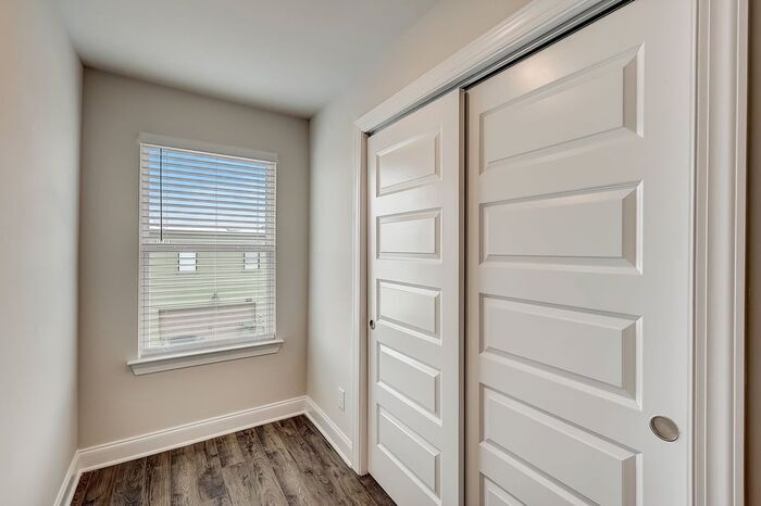 Building Photo - 1001 Lifford Ln