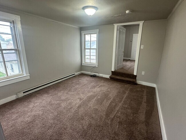 Building Photo - 39 E Willow St