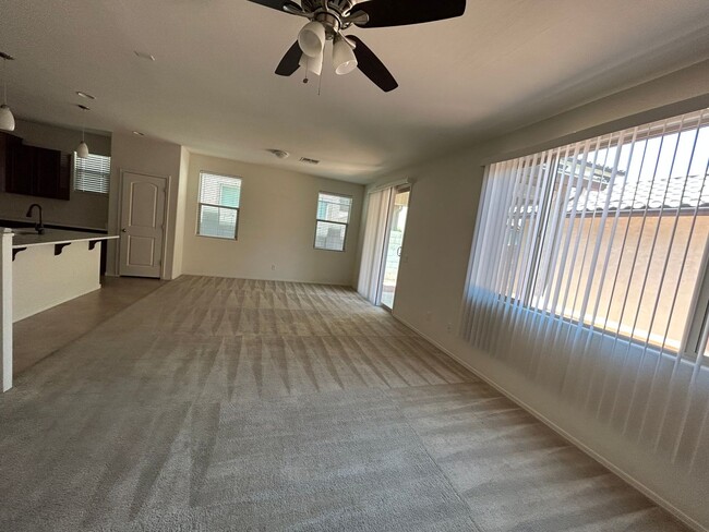 Building Photo - 4046 E Ranch Rd