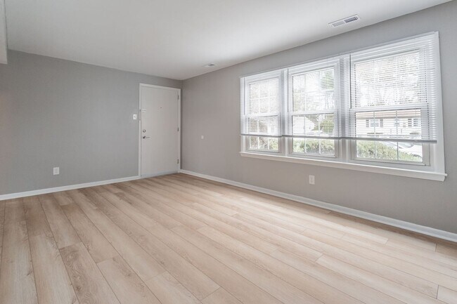 Building Photo - 1 bedroom | 1 bath - NEW RENOVATION Magnol...