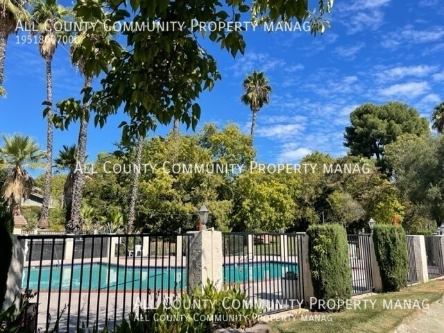 Building Photo - 28543 Via Las Flores