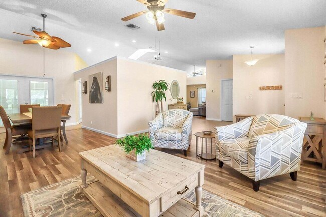 Building Photo - 14148 Paddock Dr