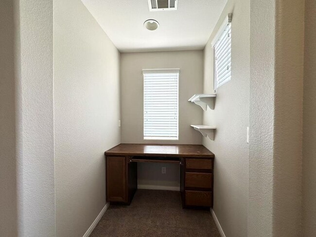 Building Photo - Beautiful two story house