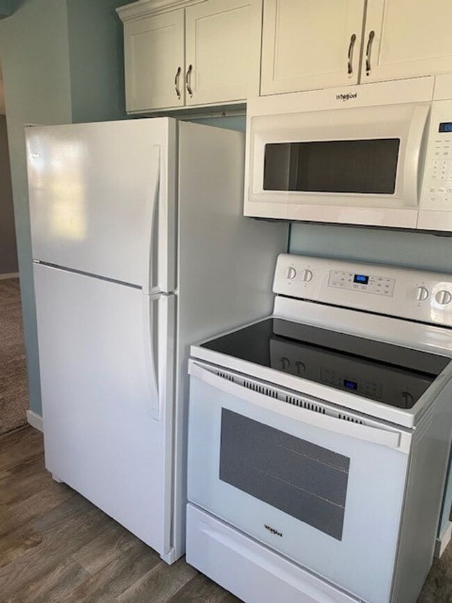 Building Photo - 3 Bedrooms, 1 Bathroom Single Family Home in Brainerd, MN w/garage