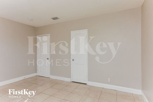 Building Photo - 2621 Fletcher Ct