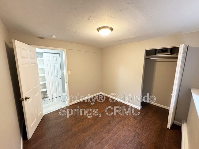 Building Photo - 2126 W Kiowa St