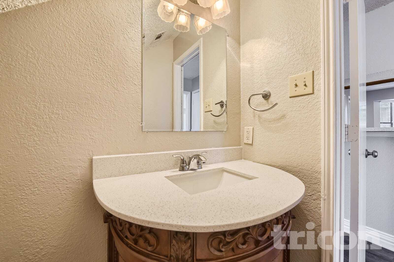 Building Photo - 6305 Meadowglen Dr