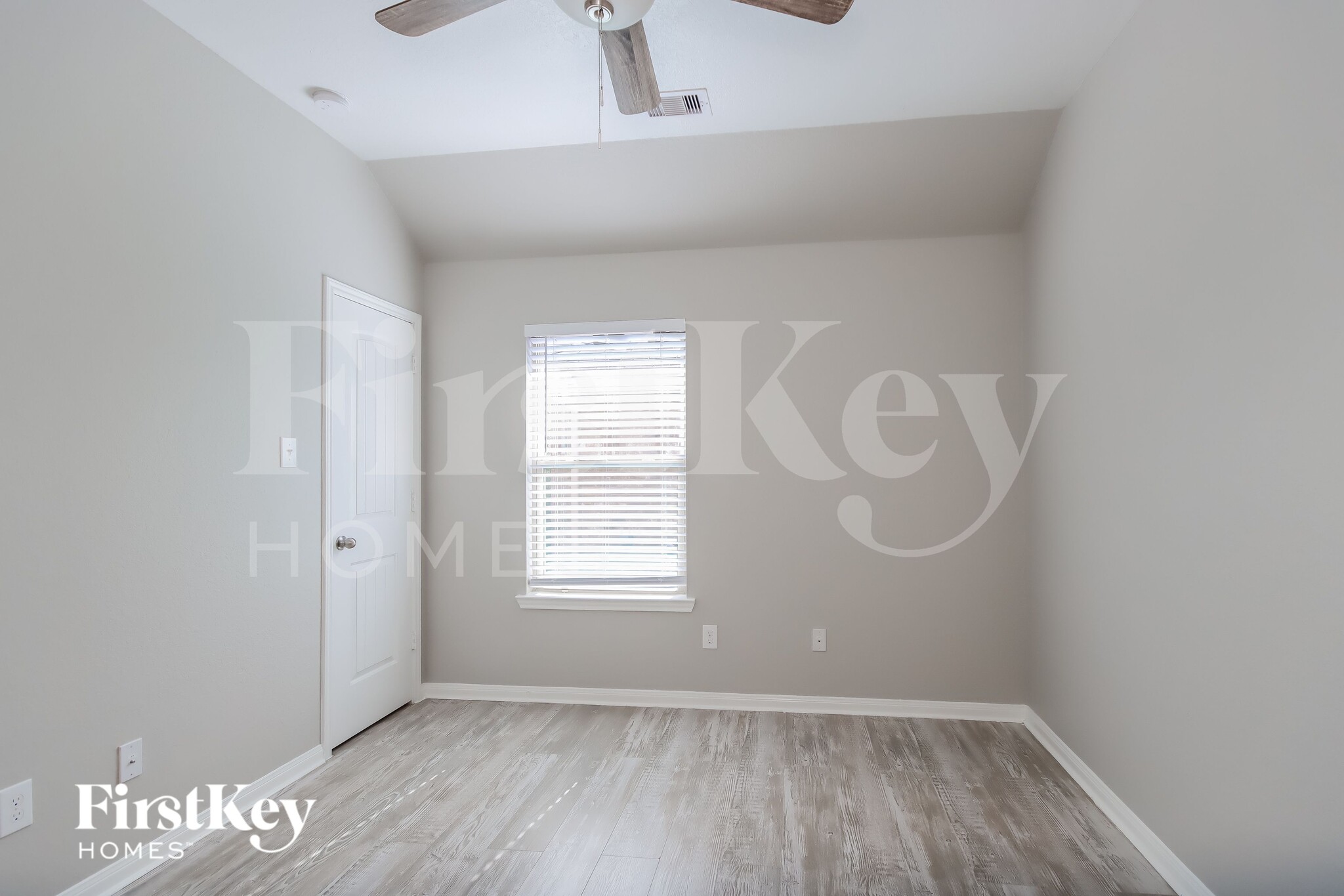 Building Photo - 240 Country Crossing Cir