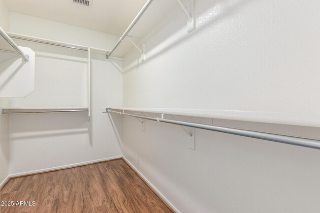 Building Photo - 15679 W Cheery Lynn Rd