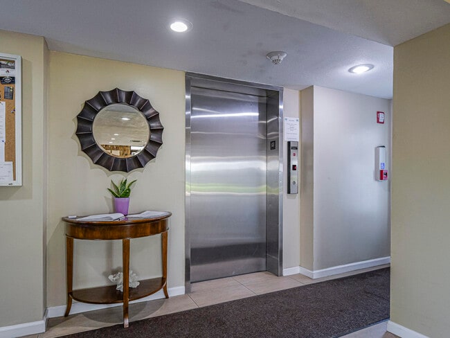 Building Photo - 4141 Ocean Dr