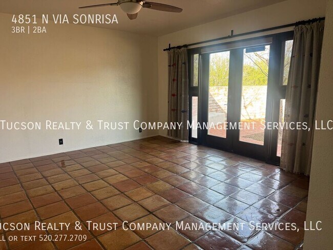 Building Photo - 4851 Vía Sonrisa